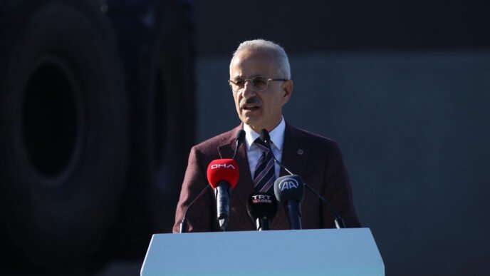 Abdulkadir Uraloğlu: Metro Tünelleri 1,4 Milyon Kişiye Sığınak Olabilir