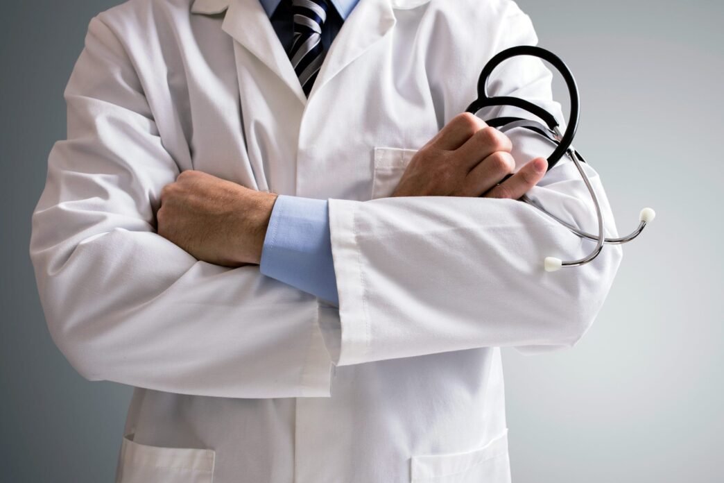Sağlık Bakanlığı’ndan Sosyal Medya Düzenlemesi: Reklam Yapan Doktorlara Suç Duyurusu
